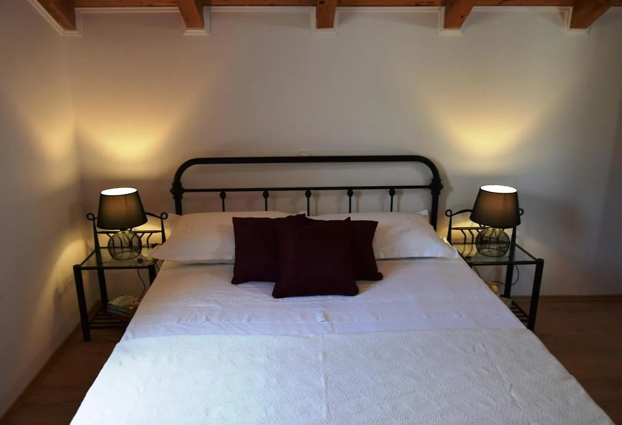 Marta II Your Holiday Home In Seget Center 特罗吉尔