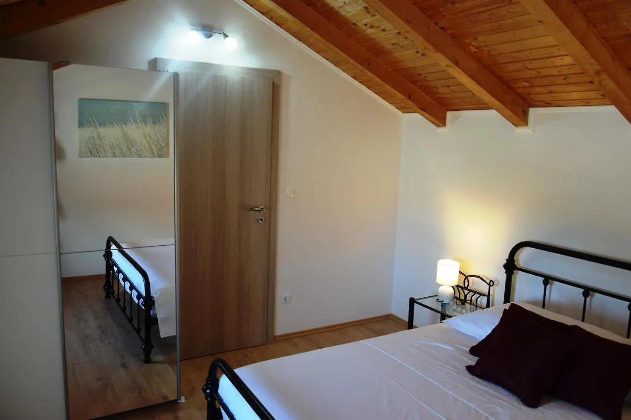 Marta II Your Holiday Home In Seget Center 特罗吉尔