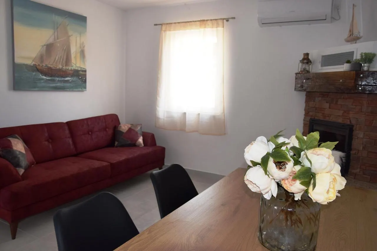 Marta II Your Holiday Home In Seget Center 特罗吉尔